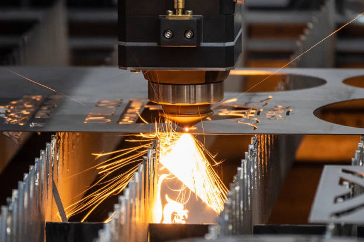 What Software Can Control and Operate the Laser Cutting Machine?