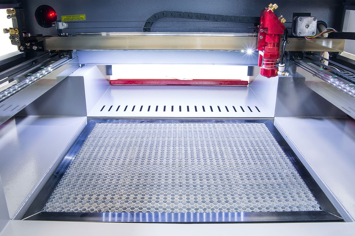 CO2 Lazer Kesim Makinesinin Çalıştırılması Çevresel Hususlar ve Düzenlemeler