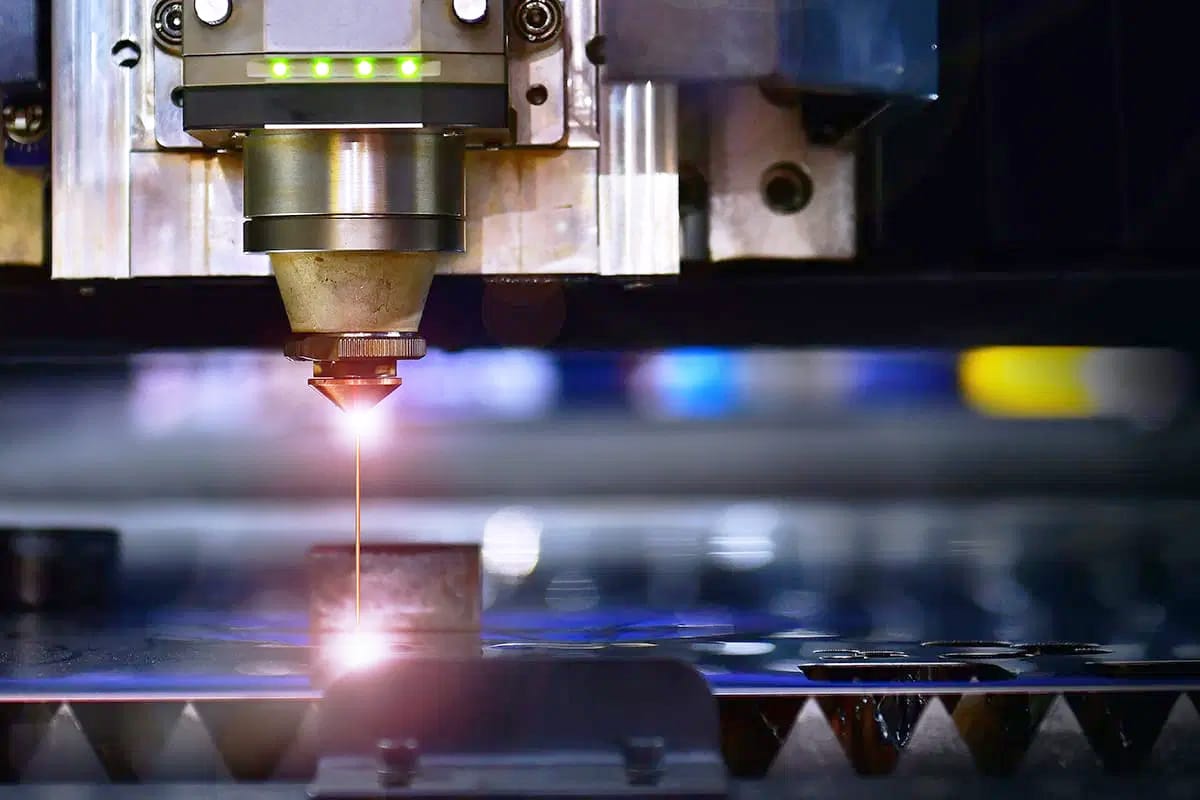 Der Einfluss der Faserlaserstrahlqualität auf Schnittgenauigkeit und -qualität