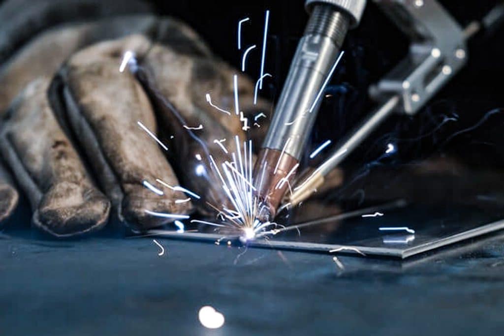 ¿Cómo afecta la calidad del haz al rendimiento de una máquina de soldadura láser?
