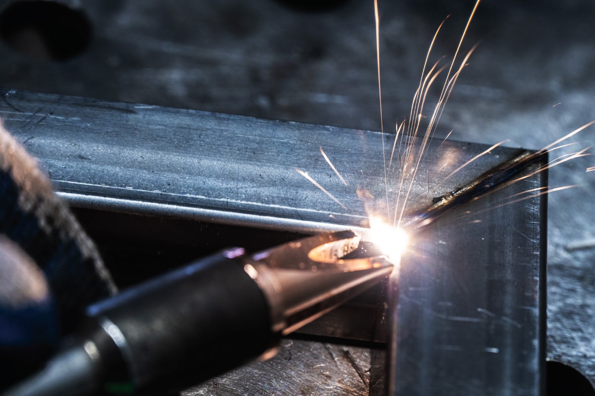 Comprendere l'impatto della saldatura laser sulle proprietà meccaniche dei materiali saldati