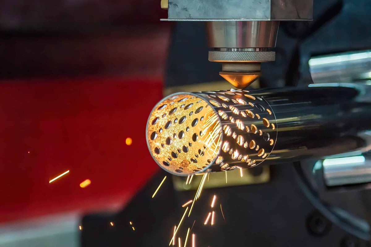 Quali sono i fattori che influenzano la qualità del taglio e la precisione del taglio laser a fibra?