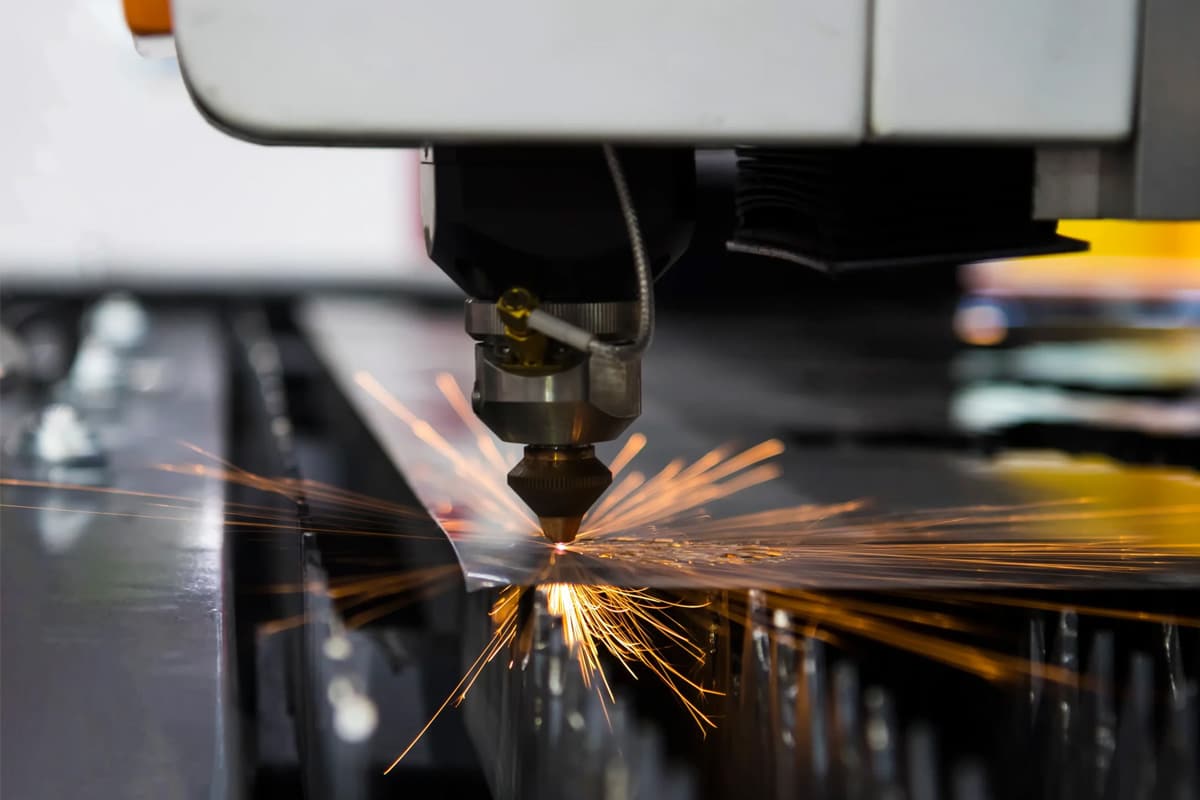 L'influenza della selezione del gas ausiliario sul processo di taglio laser
