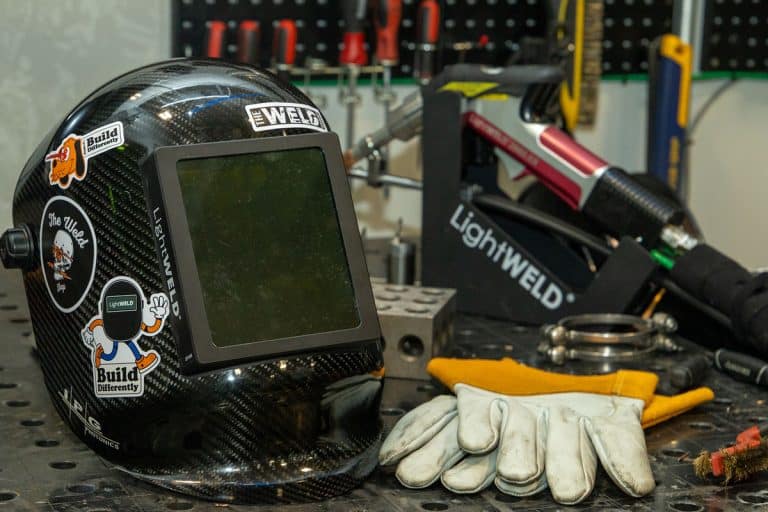 La saldatura laser richiede una maschera di saldatura?