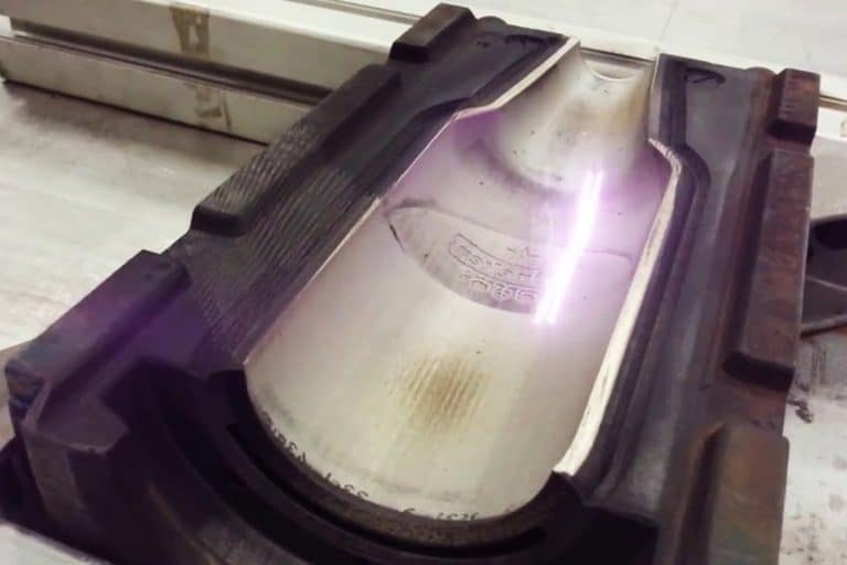 Các yếu tố chính ảnh hưởng đến giá thành máy làm sạch bằng laser