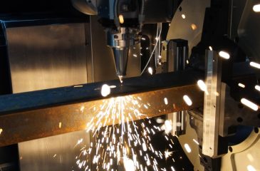 Considerazioni ambientali e normative per i processi di taglio laser a fibra