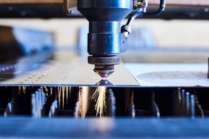 Feasibility of CO2 laser cutting machine integration in automation systems