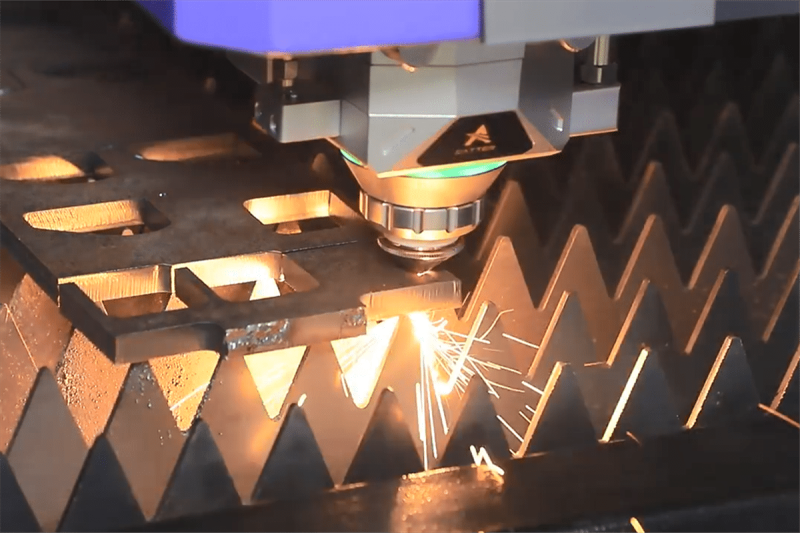 Taglio laser a fibra VS taglio tradizionale dei metalli