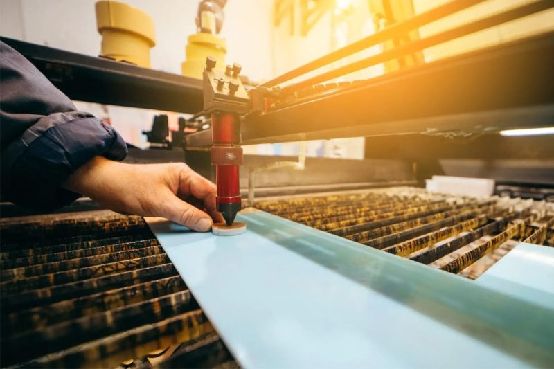 First Understand What a CO2 Laser Cutting Machine Is