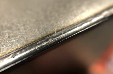 ¿Cómo se consigue la soldadura láser una fusión profunda de los materiales?