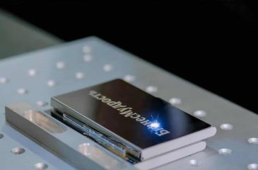 How does the choice of laser type affect marking capabilities