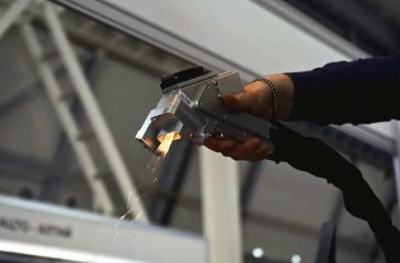 Come effettuare la manutenzione del sistema di raffreddamento di una macchina per la pulizia laser