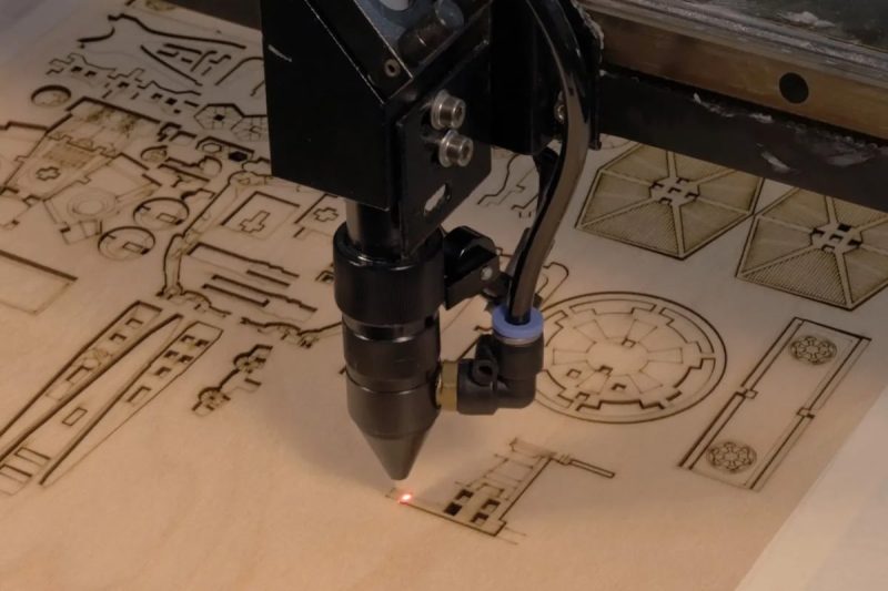 Metals CO2 Laser Cutting with Assist Gas