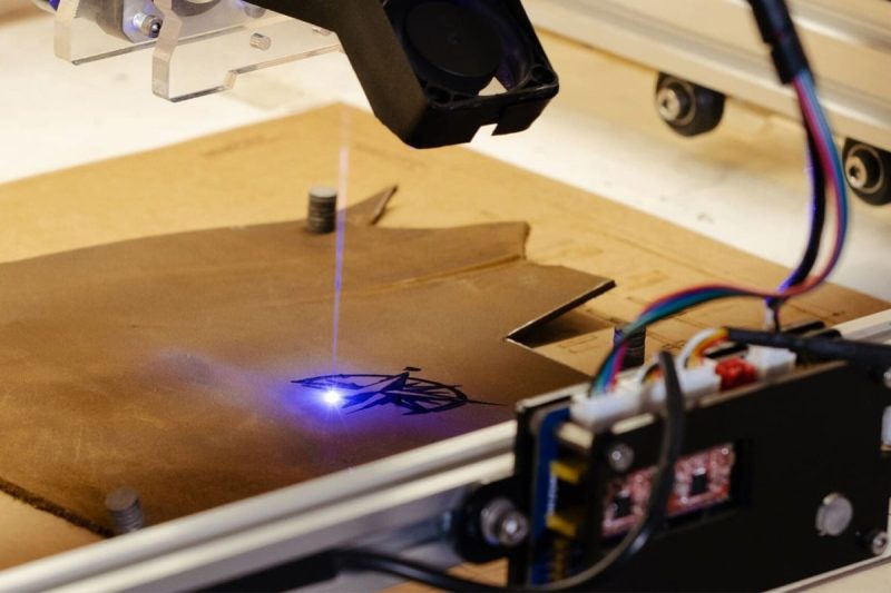 Különböző lézertípusok teljesítményének összehasonlítása