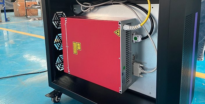 Generatore laser a fibra pulsata