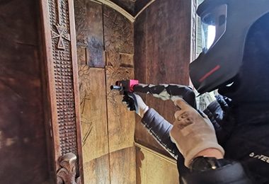 Campioni di pulizia con laser a impulsi