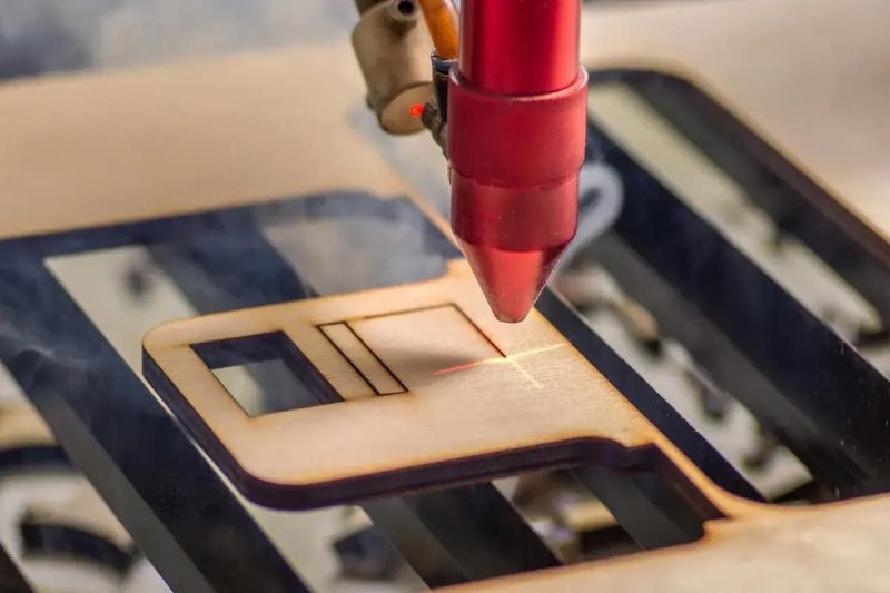 Quadro normativo per le operazioni di taglio laser a CO2