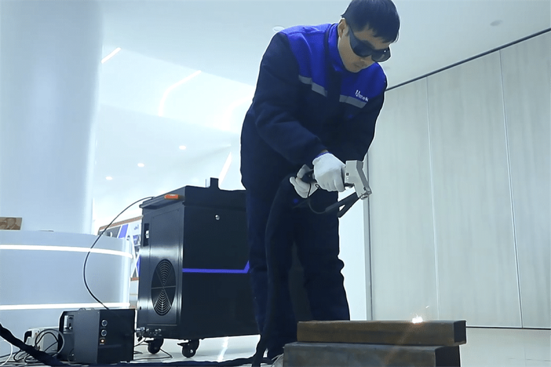 Laserové odstraňování rzi VS tradiční odstraňování rzi - AccTek Laser